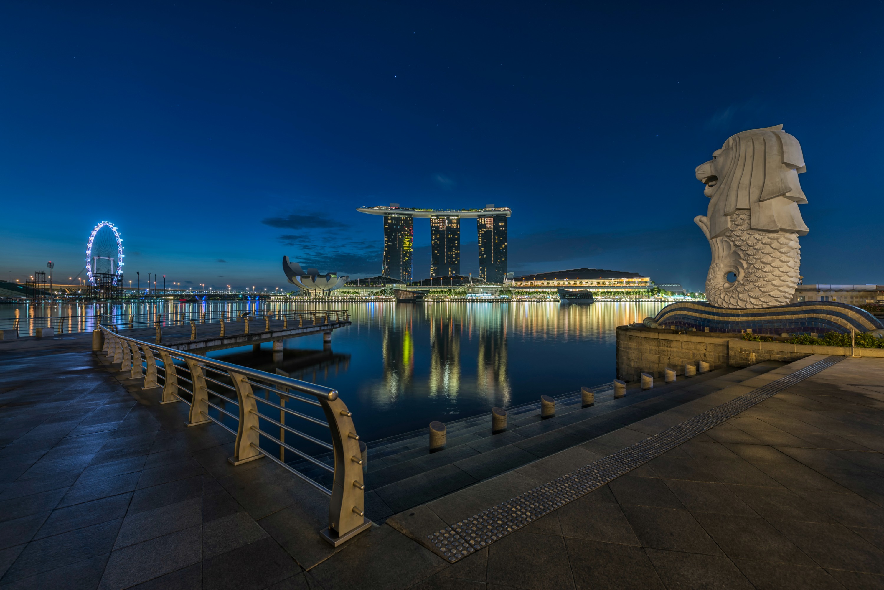 View from a corner of the Marina Bay pier, the Merlion, Marina Bay Sands Hotel and the Singapore flyer in the background